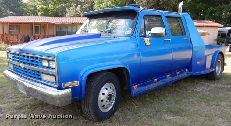 1984 Chevrolet C30  Crew Cab flatbed pickup truck - DO1416