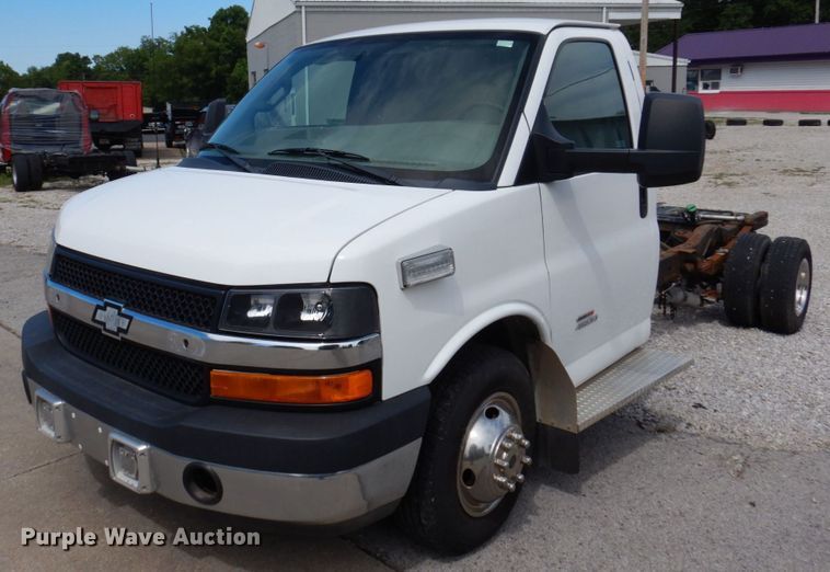 2016 Chevrolet Express G4500  van cab and chassis - KR9152