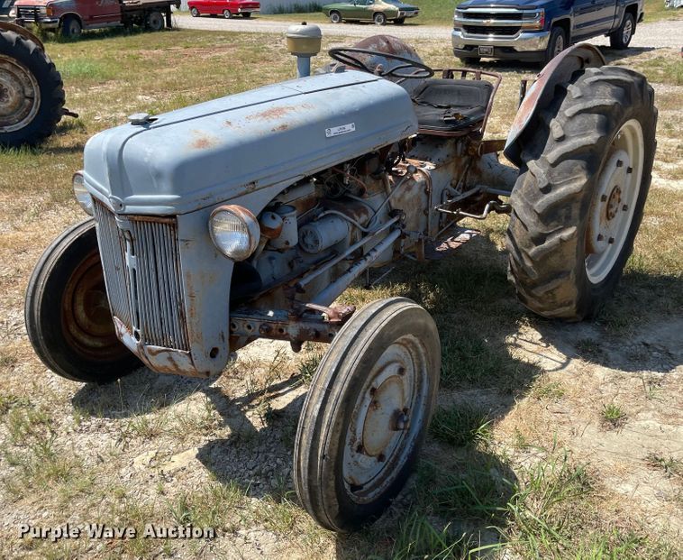 Ford 2N tractor - LF9186