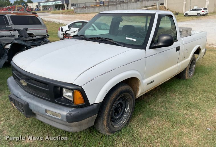1994 Chevrolet S10  pickup truck - LF9195