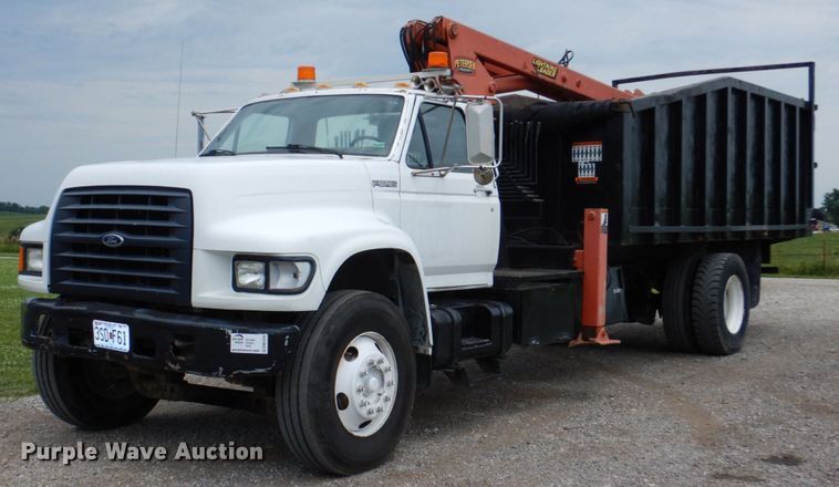 1999 Ford F800  crane truck - DM2320