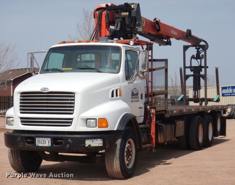2000 Sterling L-Line  crane truck - DM5427