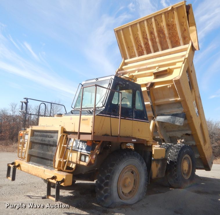 1997 Caterpillar 769D  haul truck - HG9900