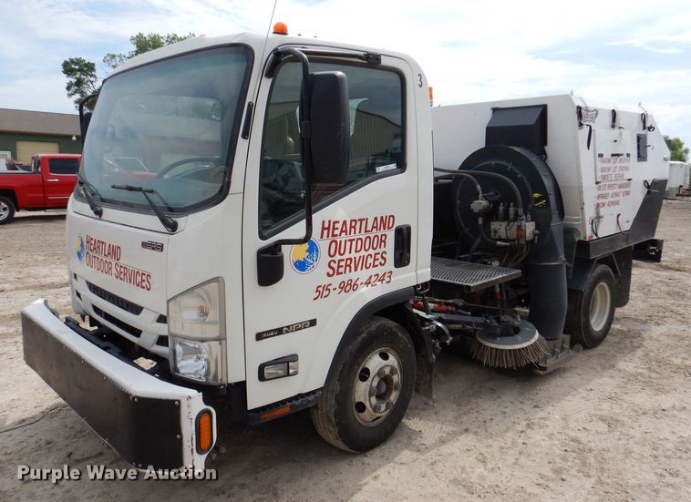 2016 Isuzu NPR  street sweeper truck - KN9814