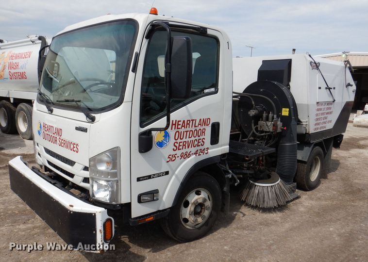 2016 Isuzu NPR  street sweeper truck - KN9815
