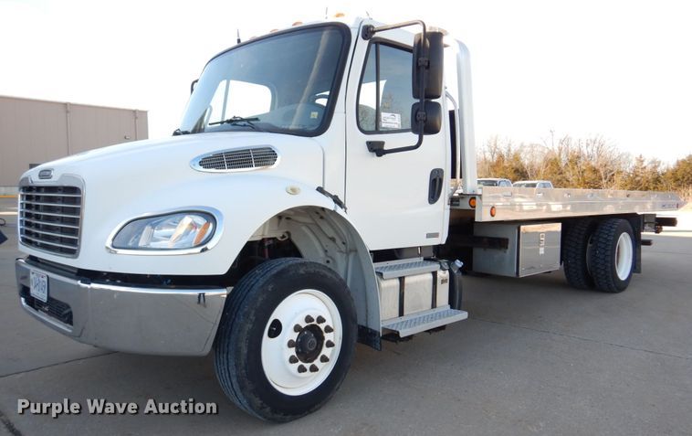 2011 Freightliner Business Class M2  rollback truck - DH8156