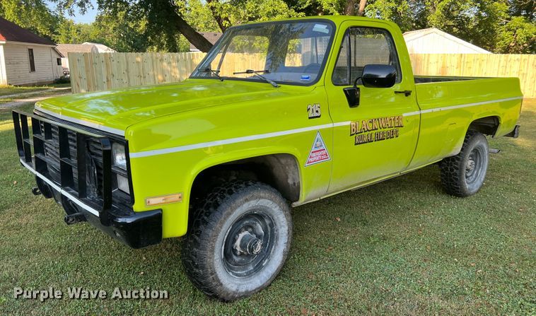 1985 Chevrolet D30  pickup truck - JM9228