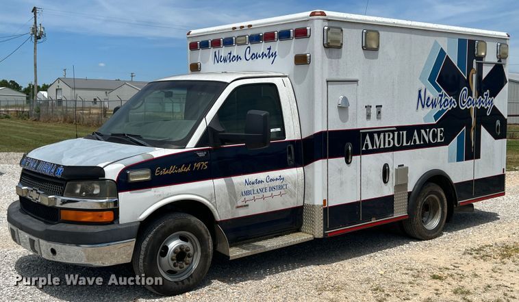 2009 Chevrolet Express 3500  ambulance - JX9289