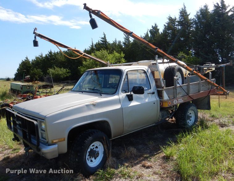 1985 Chevrolet D30  dump flatbed pickup truck - LP9446