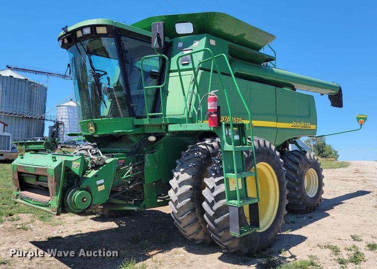2005 John Deere 9760 STS  combine - JC9799
