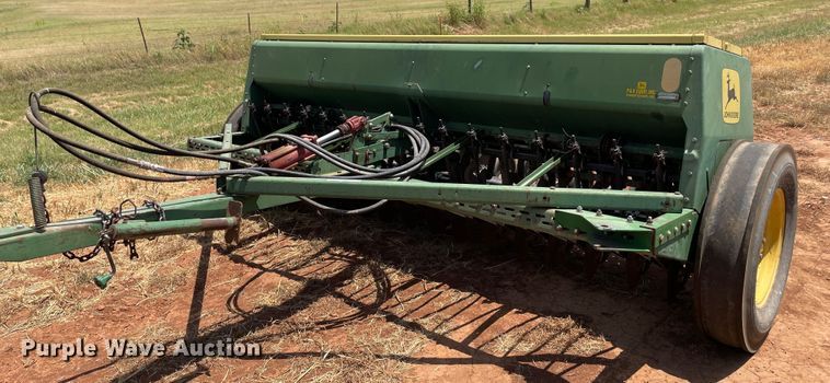 John Deere 8350  grain drill - KJ9765