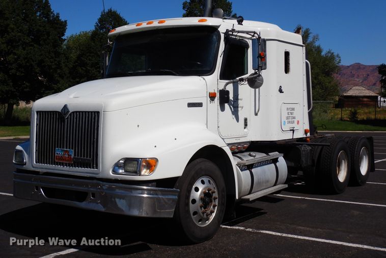 2000 International 9200i  semi truck - DR1273
