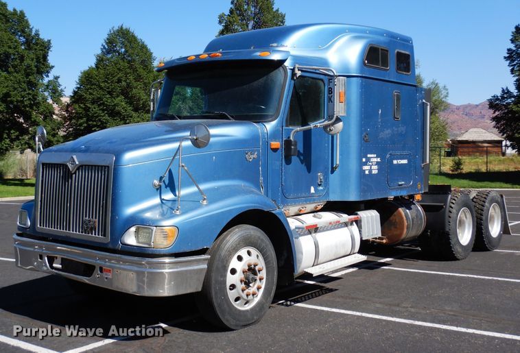 2000 International 9400i  semi truck - DR1274