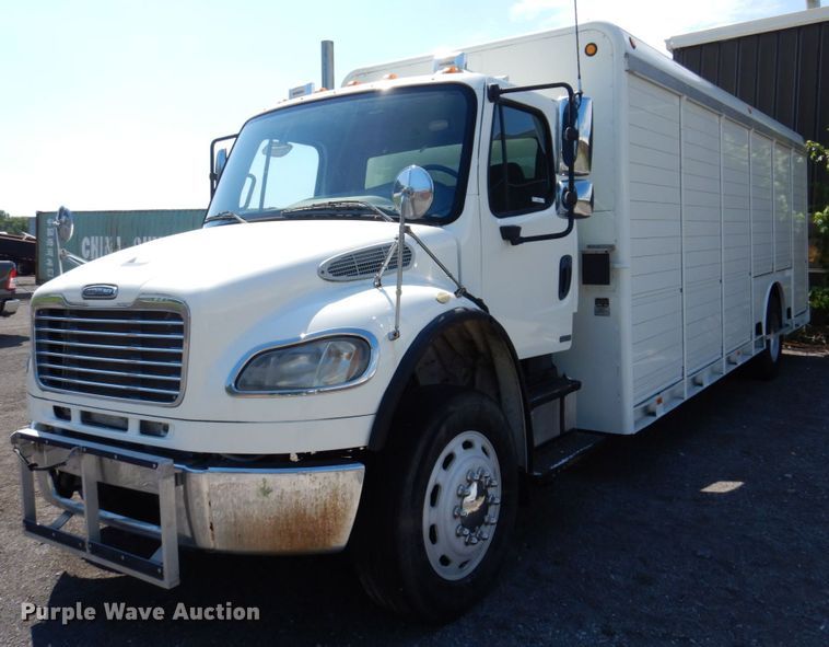 2005 Freightliner Business Class M2  delivery truck - KR9146