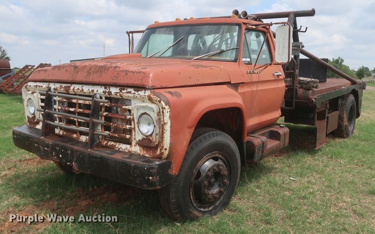 1974 Ford F750  winch truck - KR9864