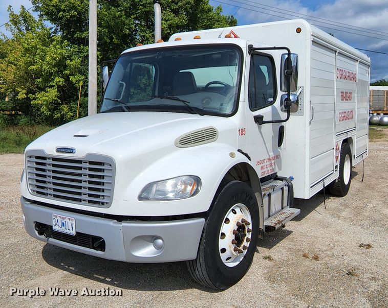 2014 Freightliner Business Class M2  delivery truck - MK9069