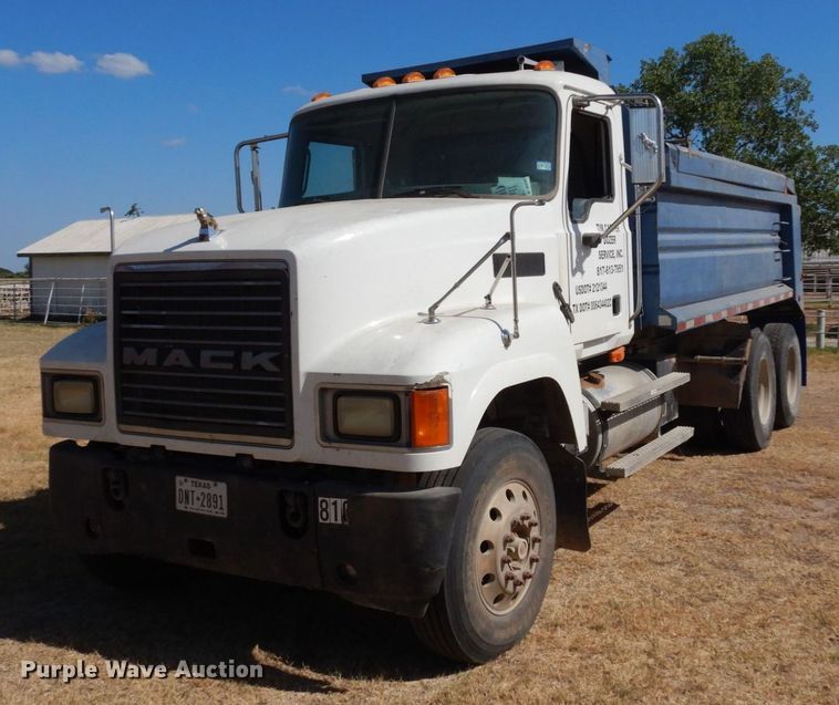 2007 Mack CHN613  dump truck - DK0383