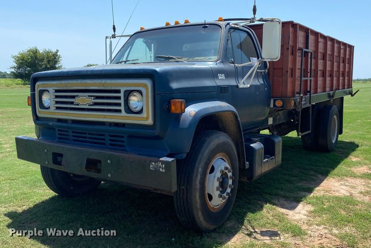 1988 Chevrolet C70  grain truck - DK6359