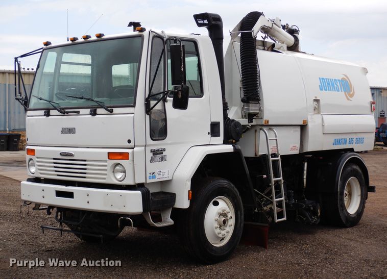 2003 Freightliner FC70  street sweeper truck - DR1311