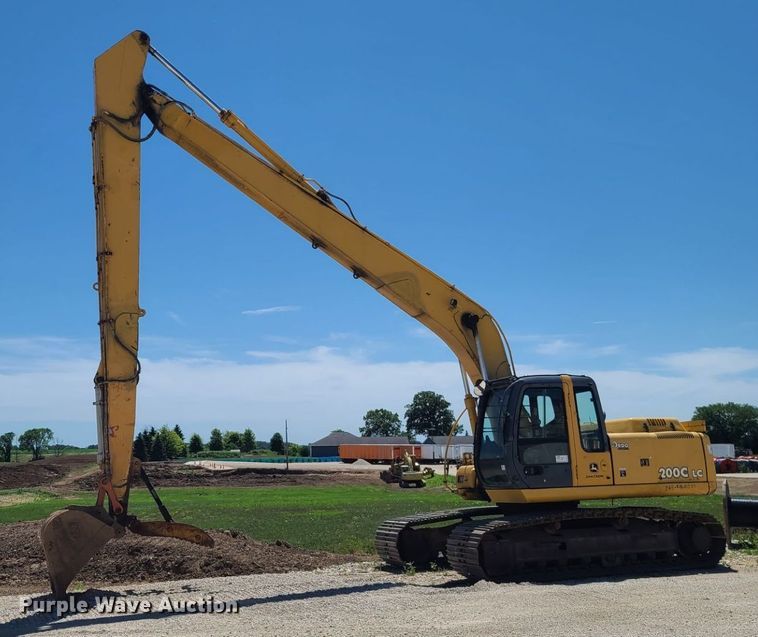 2006 John Deere 200C LC  excavator - DS8123