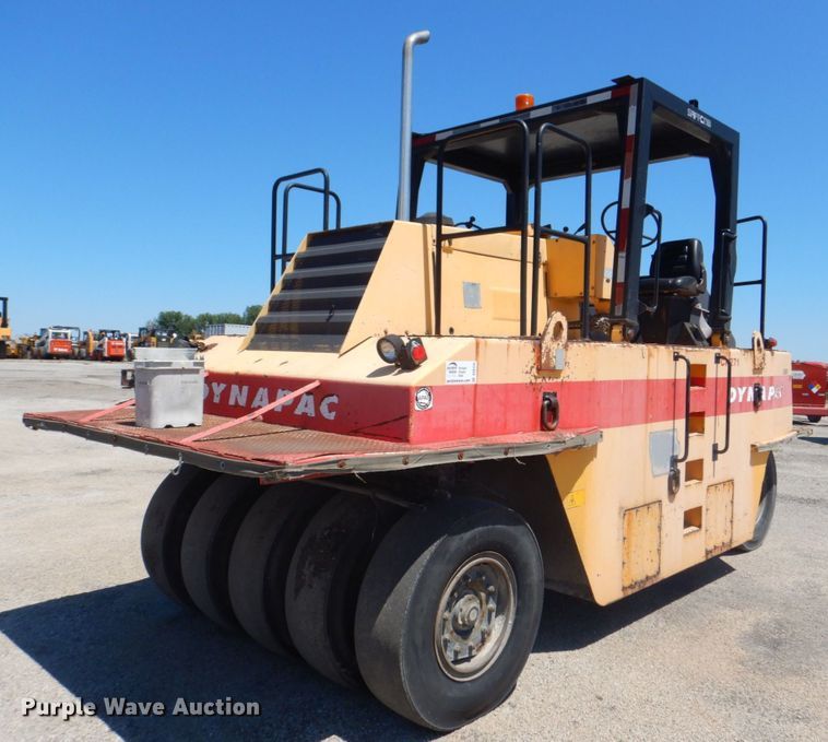 1999 Dynapac CP271  pneumatic roller - DS8154