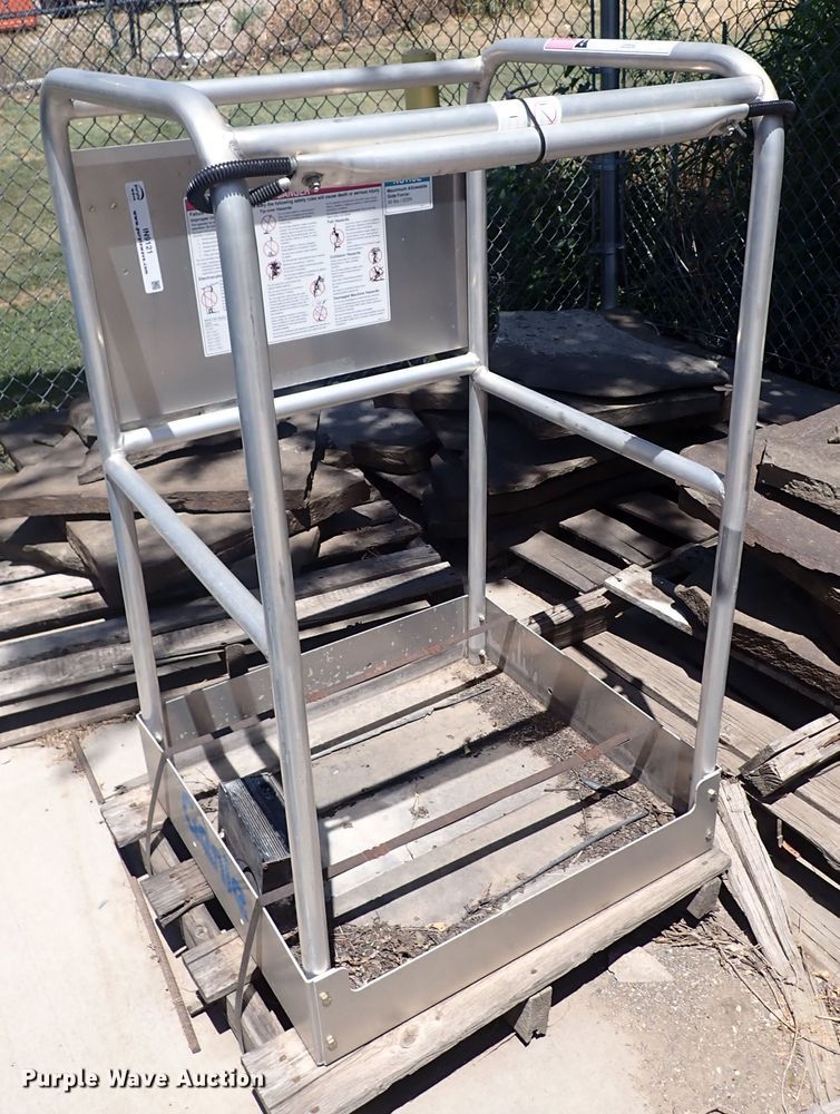 Boom lift basket - IN9121