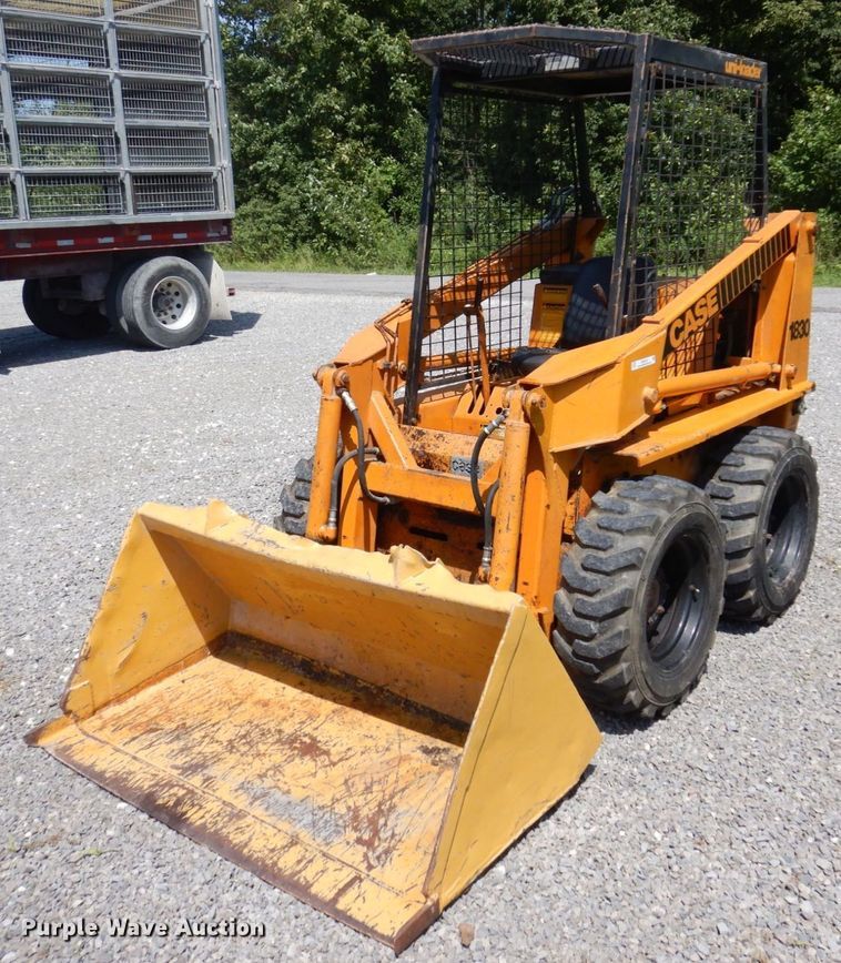 1979 Case 1830  skid steer loader - KR9118