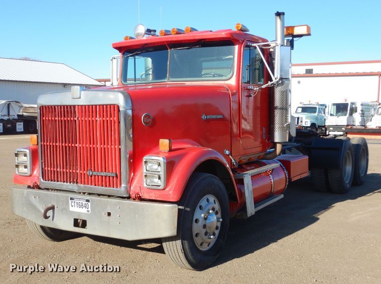 1989 International 9300  semi truck - MX9991