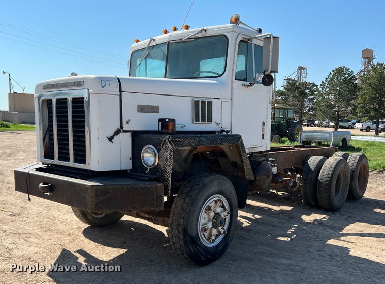 1977 International Paystar 5000  truck cab and chassis - DK7059