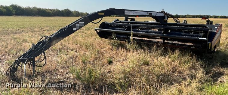 2003 MacDon  windrower - DS8457