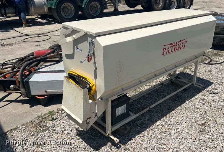 Patriot  livestock feeder - JX9358