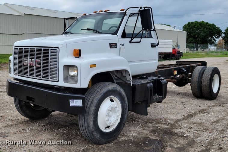 2000 GMC C7500  truck cab and chassis - DM2425