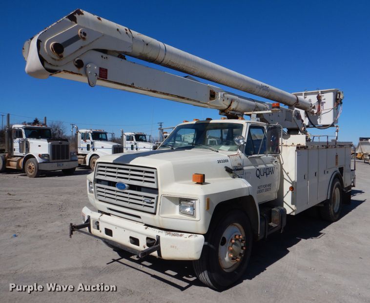 1994 Ford F700  bucket truck - DK3658