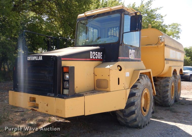 1995 Caterpillar D250E  water wagon - DO1516