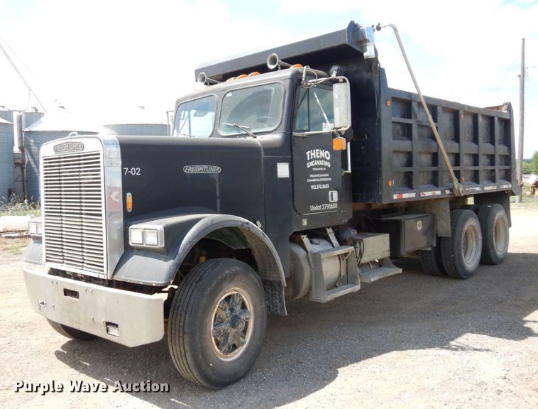 1989 Freightliner FLC  dump truck - DS1297