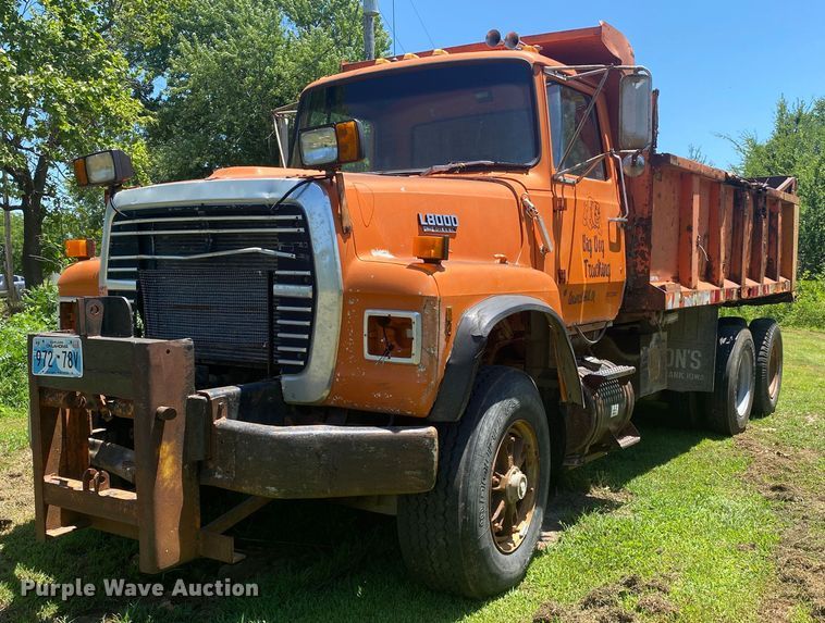 1988 Ford LT8000  dump truck - JA9181