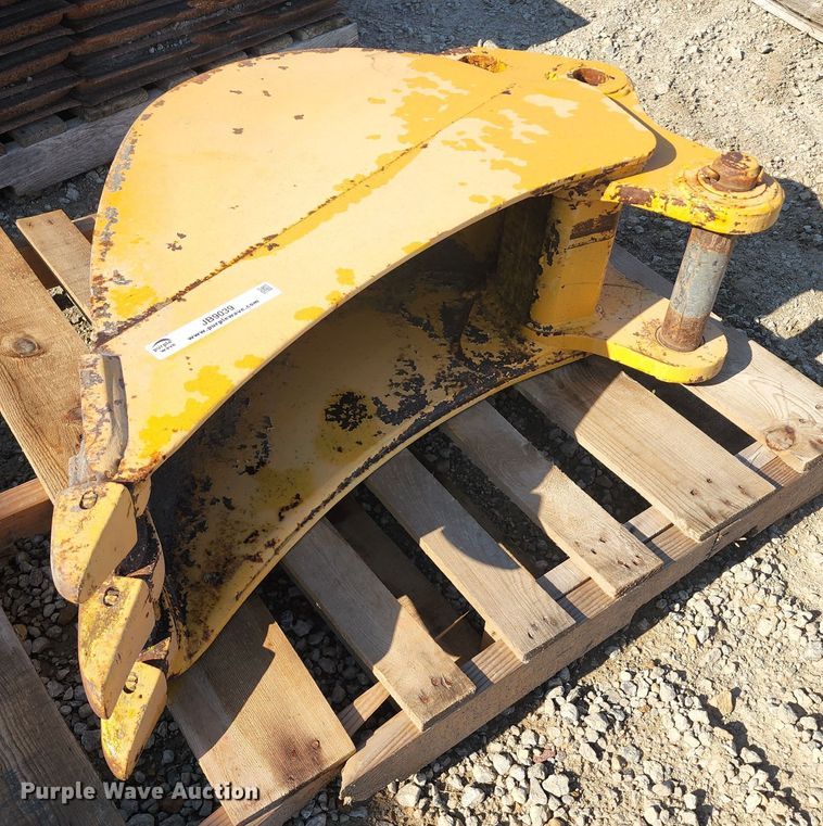 John Deere 310  12" W backhoe bucket - JB9039