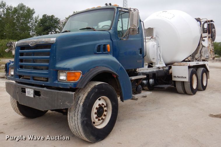 1999 Sterling LT9511  ready mix truck - KF9605