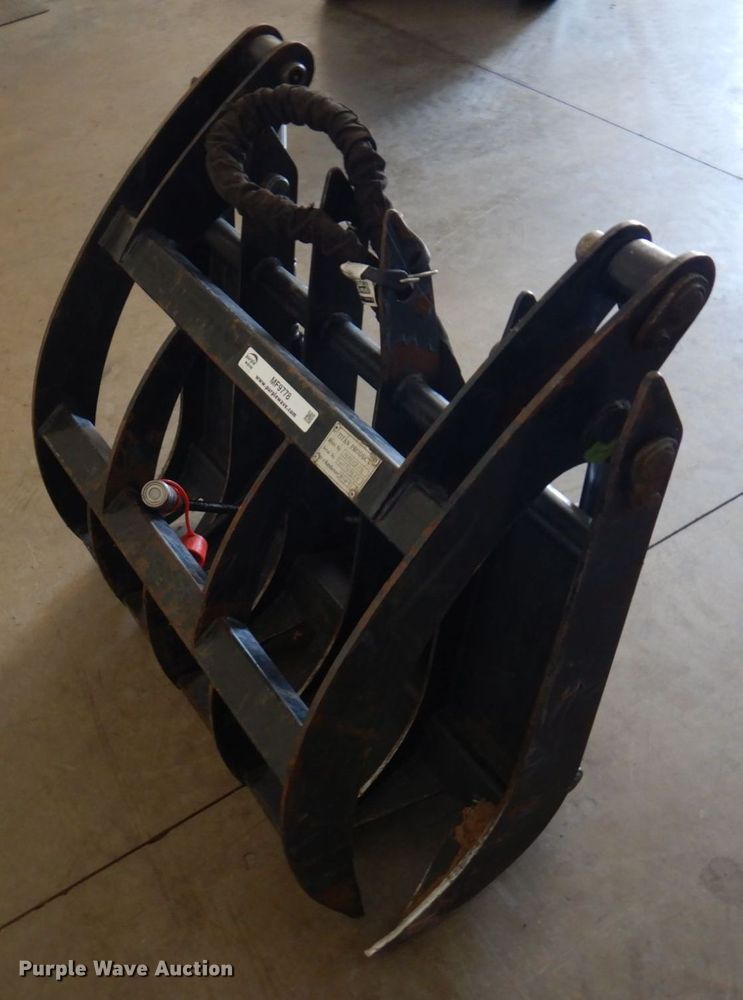 Titan  compact utility loader grapple bucket - MF9778