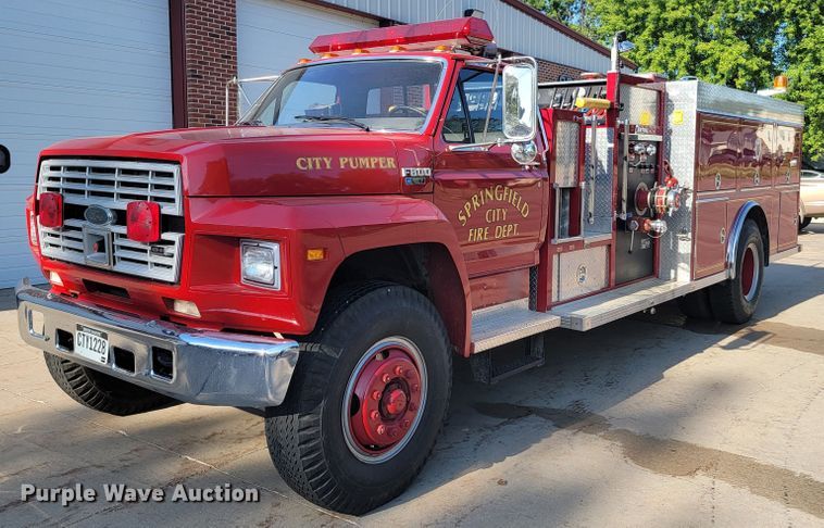 1990 Ford F800  fire truck - JC9667
