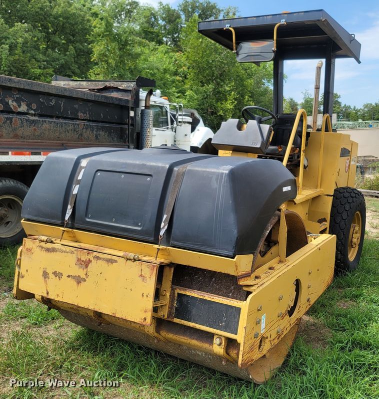 1995 Caterpillar CS433C  single drum vibratory roller - LM9621