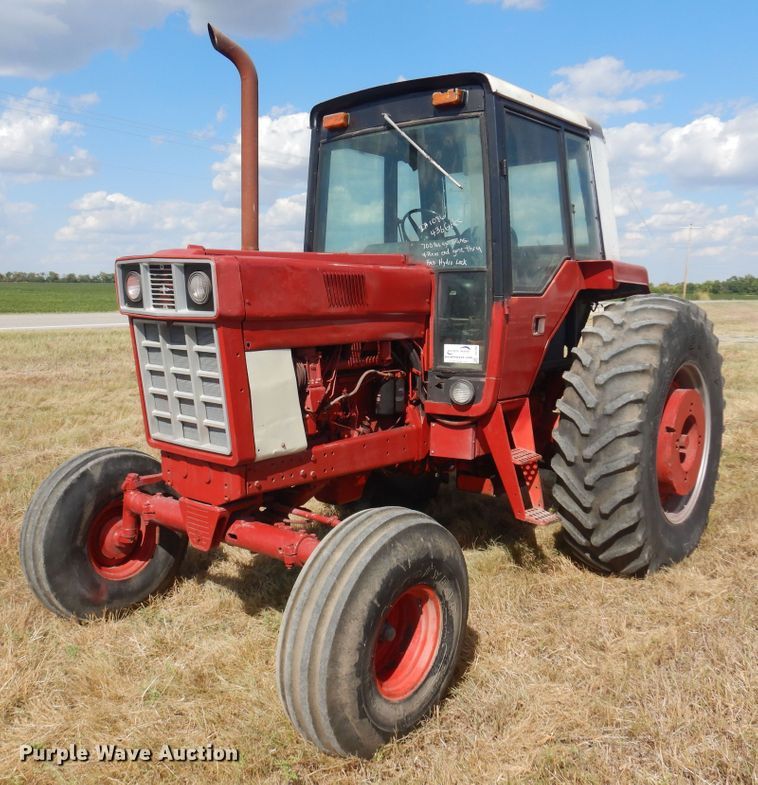1979 International 1086  tractor - DB7886