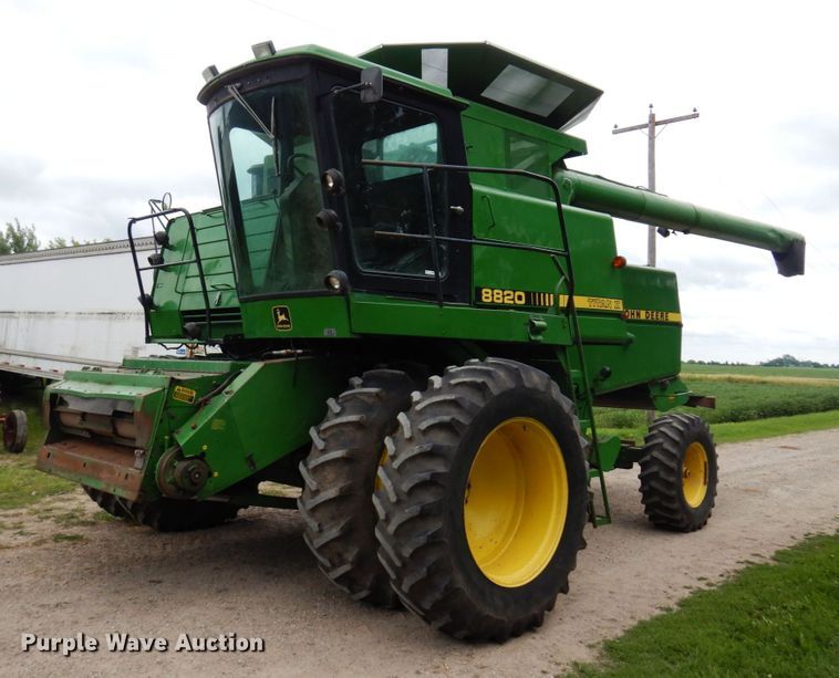 1988 John Deere 8820 Titan II  combine - MH9041