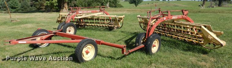 (2) New Holland hay rakes - MU9722