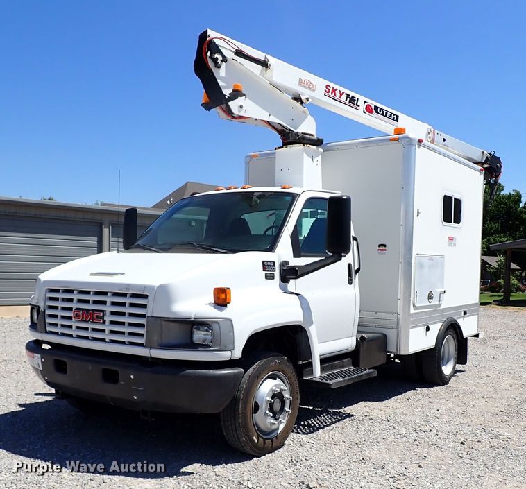 2006 GMC C5500  fiber optic splicing truck - LK9028
