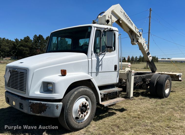 2004 Freightliner FL70  crane truck - DJ7707
