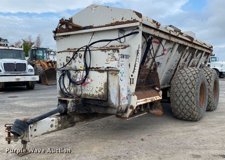 Kuhn Knight Slinger 8141  manure spreader - DM4183