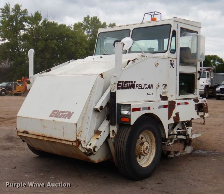 1999 Elgin Pellican Series P  street sweeper truck - DQ7240