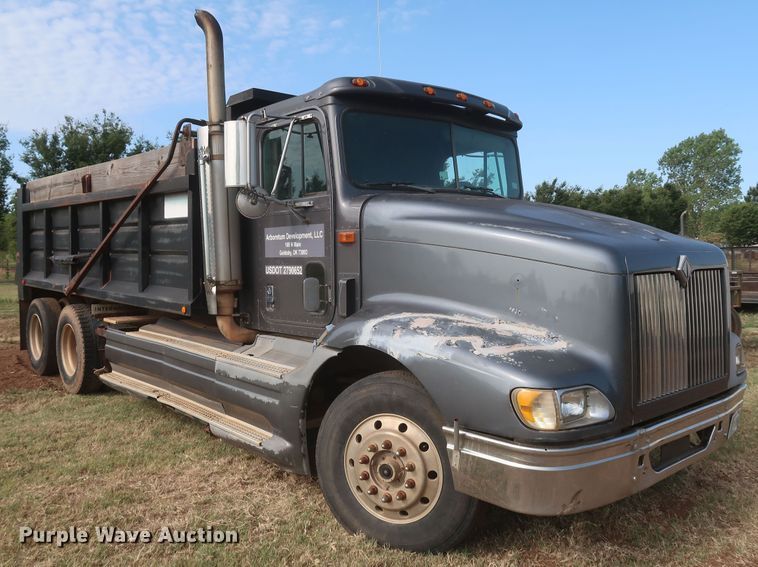 1999 International 9200  dump truck - JR9430