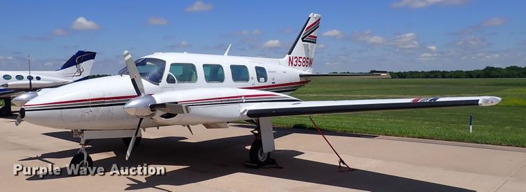 Piper Navajo PA 31-325  airplane - DS7111